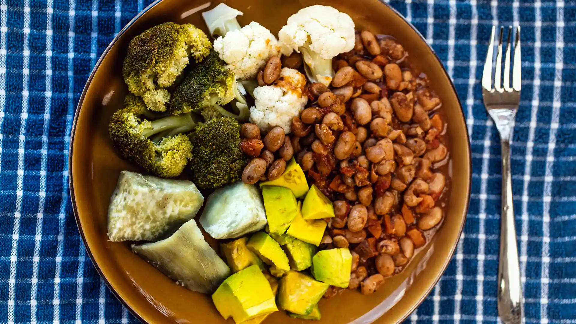 Day 6: Lunch – Sweet Potatoes with Broccoli, Cauliflower, Beans & Avocado